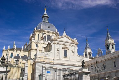 Madrid merkezi katedral kilise