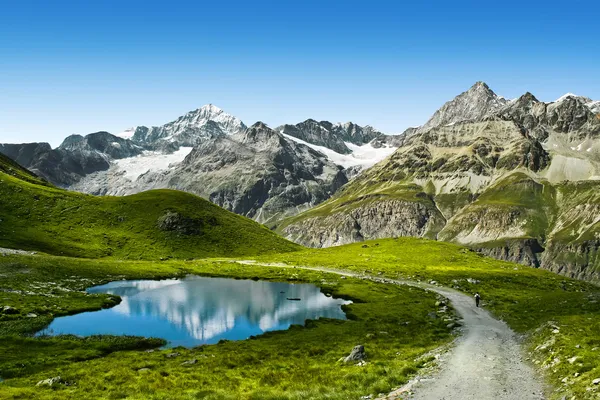 Weg in die Berge — Stockfoto