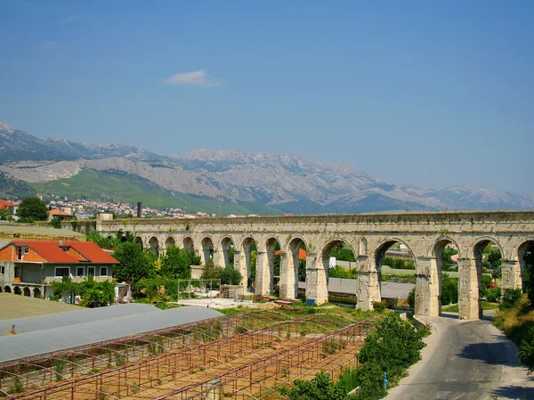 Roman aqueduct — Stock Photo, Image