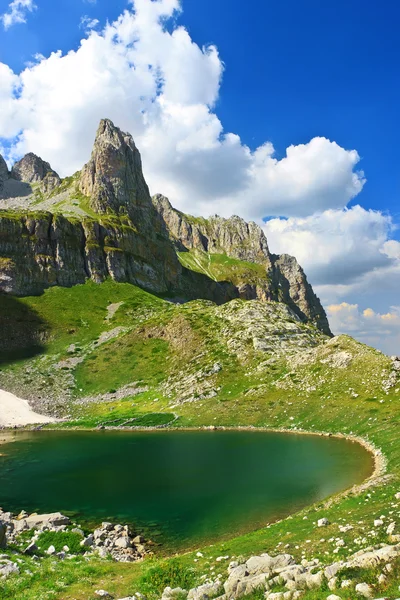 Lago di montagna — Foto Stock