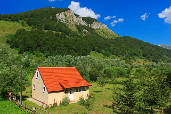 Casa solitaria — Foto Stock