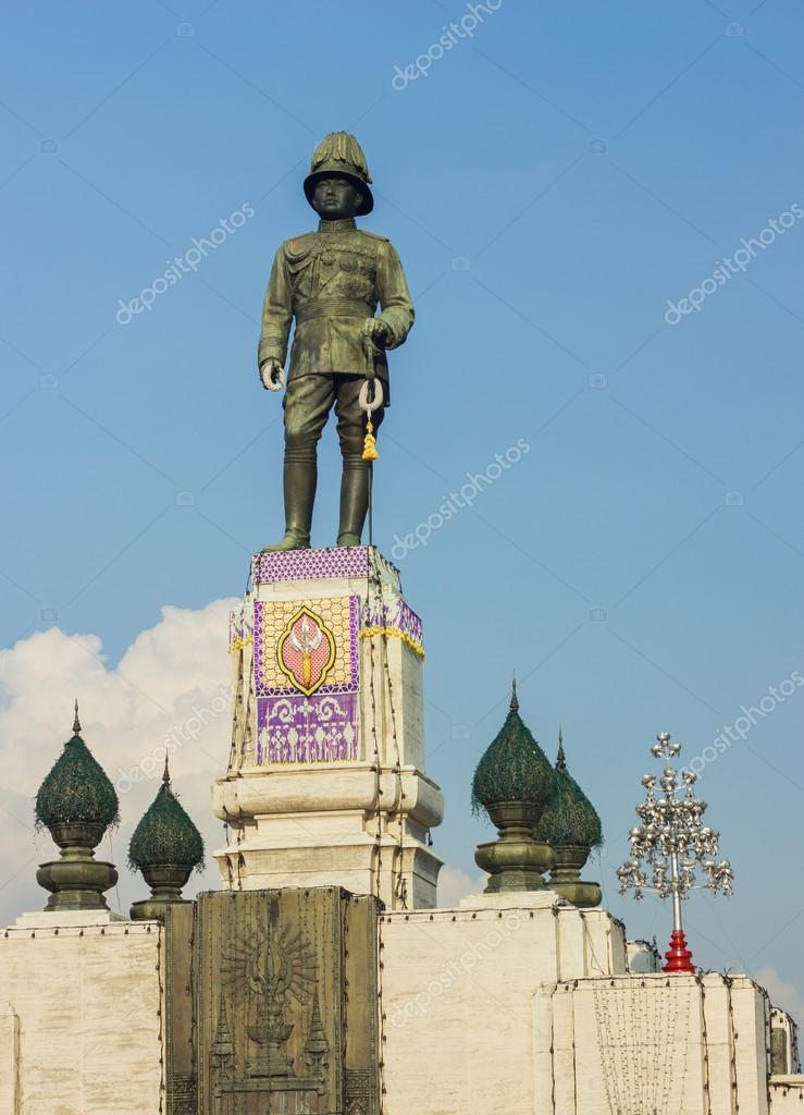 Фотообои Statue of King Rama VI