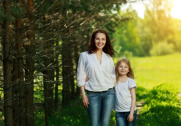 Madre con su hija — Foto de Stock