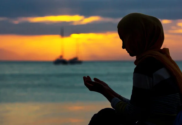 Pray at sunset — Stock Photo, Image