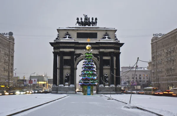 Москва, Дерево Різдва поблизу Тріумфальна арка — стокове фото