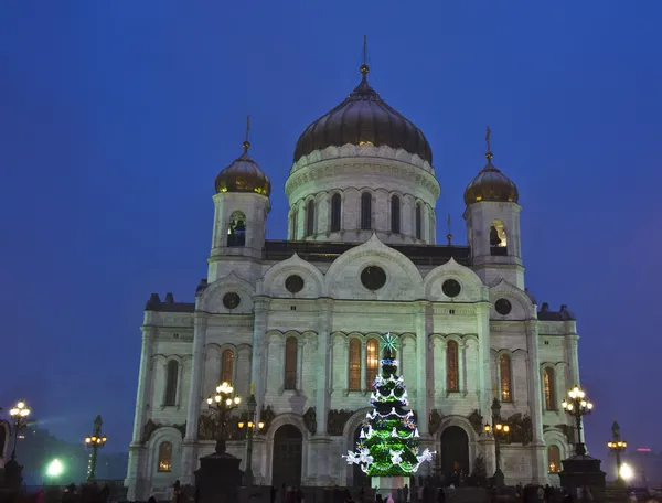 Moscow, cathedral of Jesus Christ Saviour and christmas tree — Stock fotografie