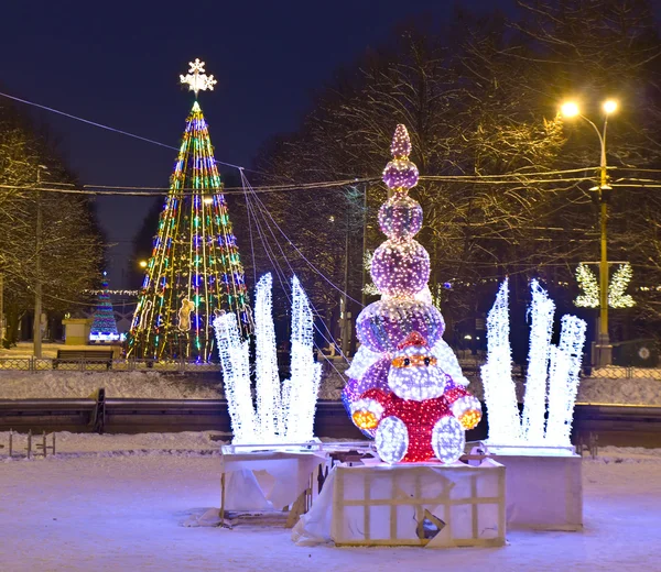 Árvore de Natal e esculturas elétricas, Moscou — Fotografia de Stock