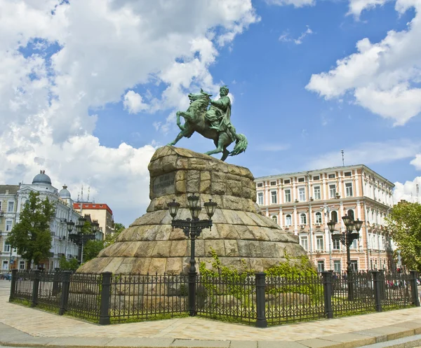 Kiev, monumento a Bogdan Hmelnitskiy — Fotografia de Stock