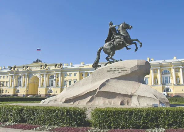 St. Petersburg, monument over kong Peter I – stockfoto