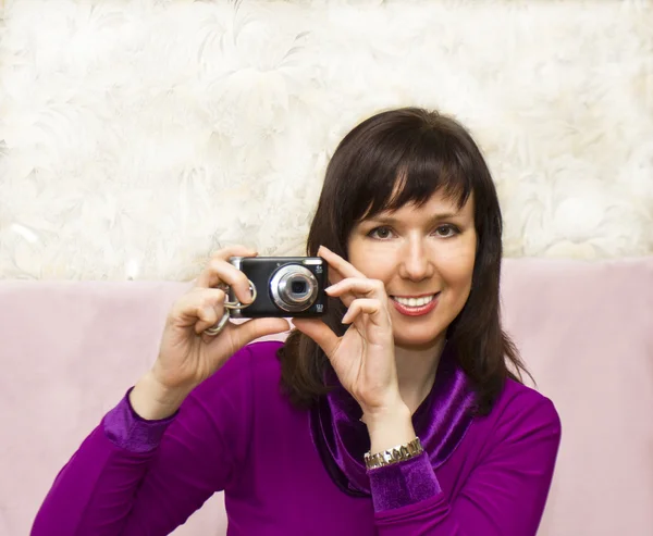 Žena s fotokamery — Stock fotografie