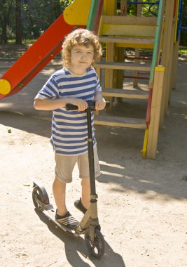 Çocuk scooter üzerinde