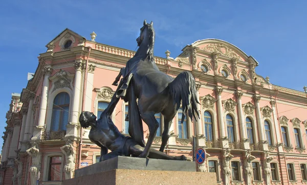 St. petersburg, anichkov Köprüsü'nde heykel