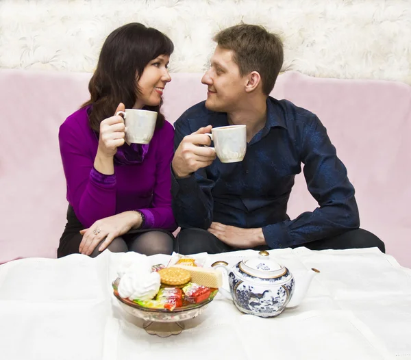 夫妇俩喝茶 — 图库照片