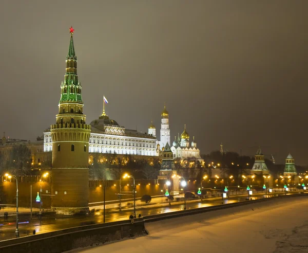 Moskva Kreml på natten i vinter — Stockfoto