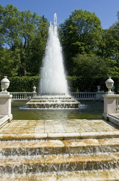 Peterhof, Brunnen "Pyramide" — Stockfoto