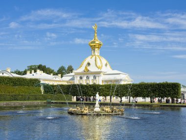 Peterhof, kilise ve Çeşme