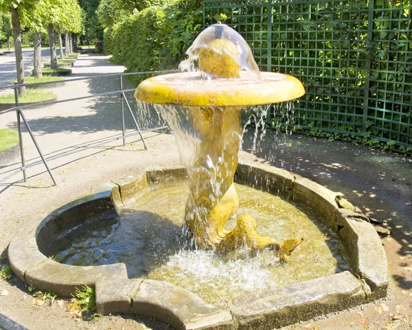 Peterhof, fontän "triton" — Stockfoto