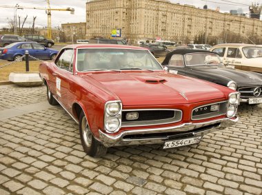 eski retro otomobil pontiac