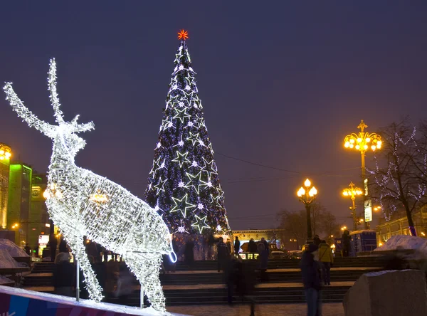 電気鹿とクリスマス ツリー — ストック写真