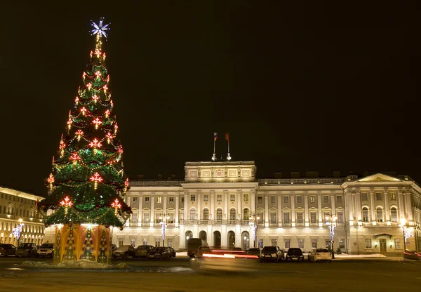 Arbre de Noël et palais Mariinskiy, Saint-Pétersbourg — Photo