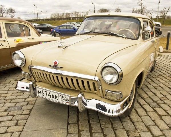 Rally van oude auto's in Moskou — Stockfoto