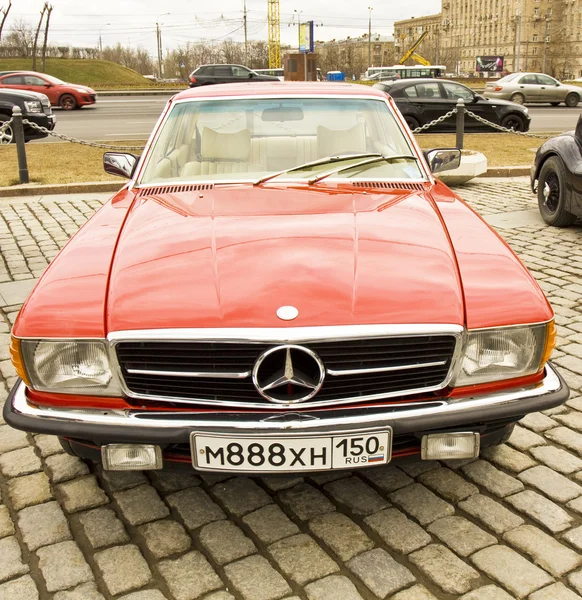 Rally de coches clásicos, Moscú, mercedes benz — Foto de Stock