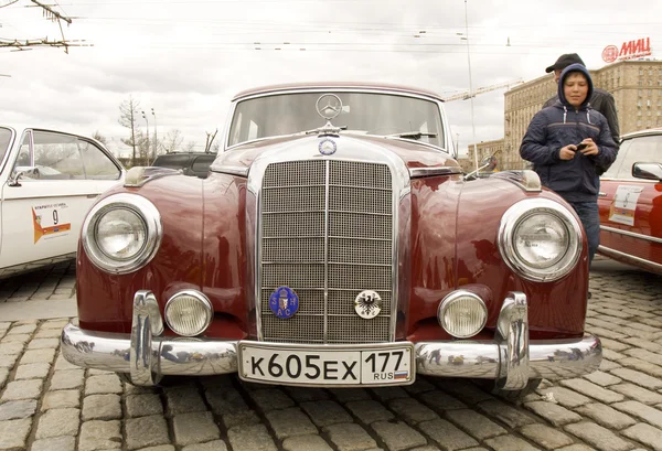 Retro mercedes — Stock Photo, Image