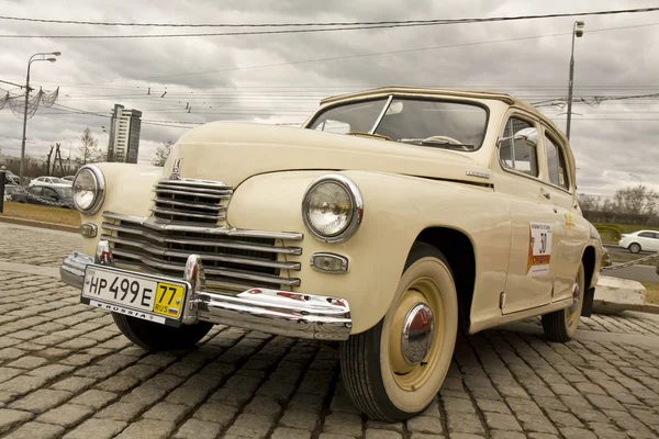 Carro retro russo "Pobeda" (Vitória ) — Fotografia de Stock