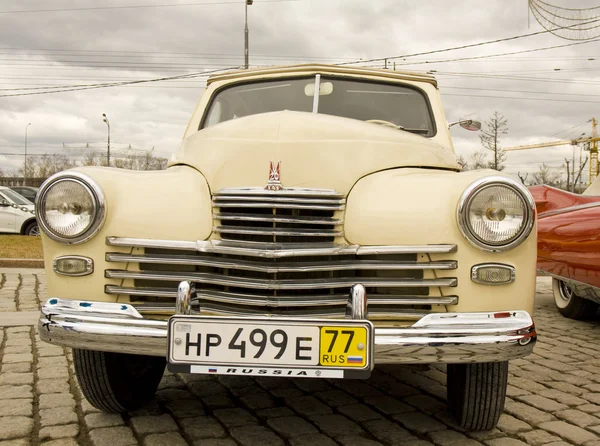 Samochód retro rosyjski "Pobieda" (zwycięstwo) — Zdjęcie stockowe