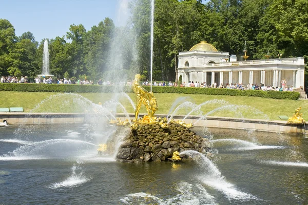 Fontana in peterhof, russia — Foto Stock