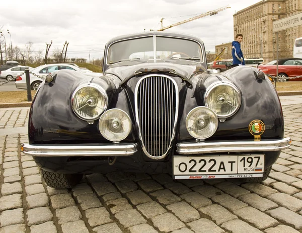 Rally van klassieke auto's, Moskou, jaguar — Stockfoto