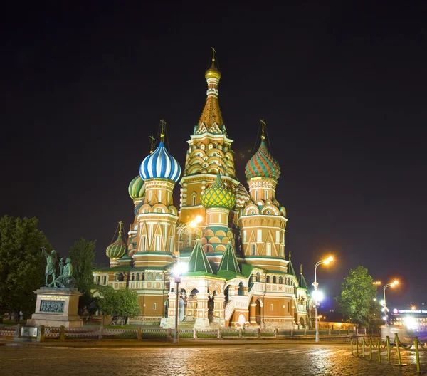 Санкт-Петербург, Собор Василия Блаженного ночью — стоковое фото