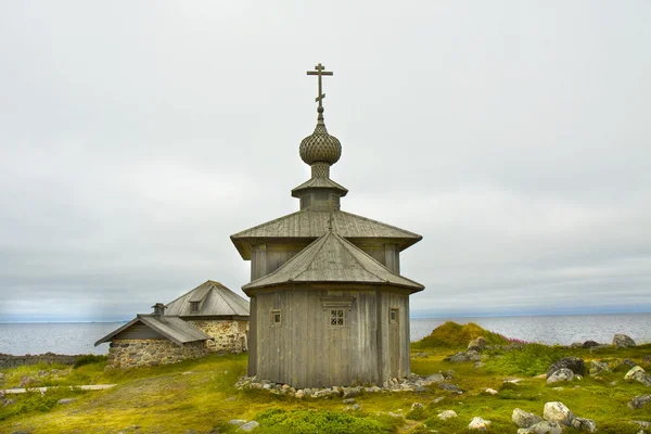 Iglesia de madera en el archipiélago de solovki, Rusia — Stockfoto