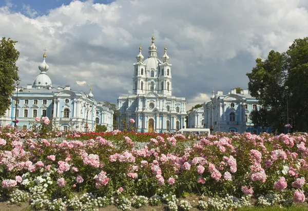 St. petersburg, Zmartwychwstania Pańskiego katedry klasztoru smolniy. — Zdjęcie stockowe