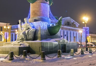 St. Petersburg'da gece aydınlatma