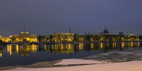 Sint-petersburg, kade van neva — Stockfoto