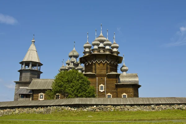 Iglesias de madera en Kizhi, Rusia — Foto de Stock