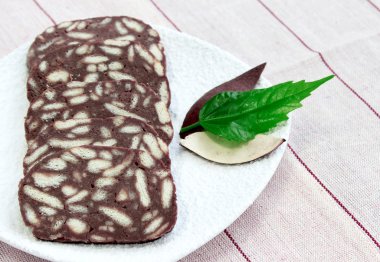 Bisküvi salam çikolata ve tereyağı ile
