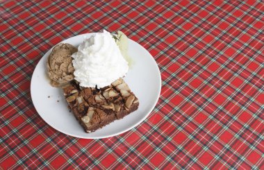 Dondurmalı çikolatalı kek.