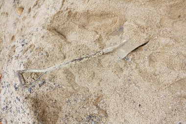 kum zemin üzerinde kürek