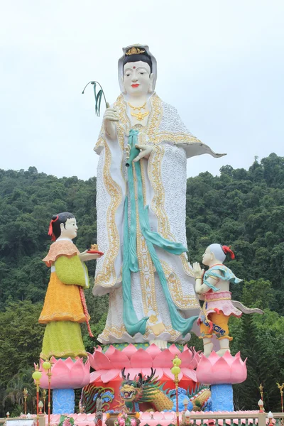 Guan yin buddha staty — Stockfoto