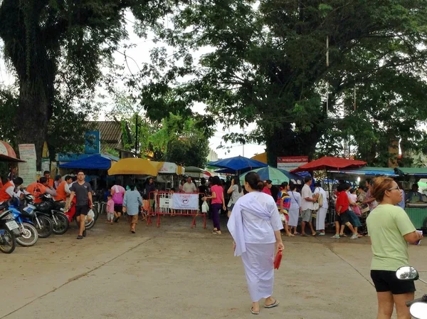 Tay insanlar surat thani, Tayland chaiya akşam pazarda alışveriş — Stok fotoğraf