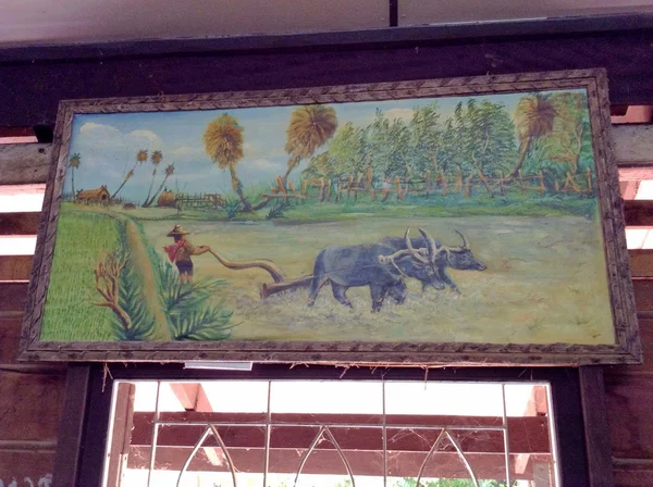 Pintura de arte tailandesa antiga sobre fazendeiro tailandês use búfalo para arar — Fotografia de Stock