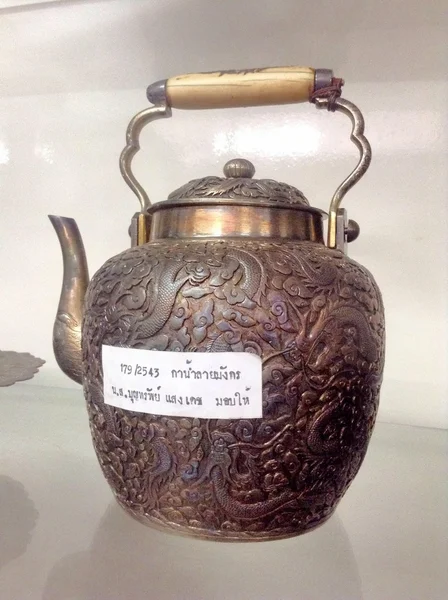 Starožitný čajník drak pettern — Stock fotografie