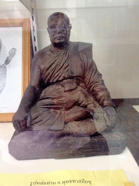 Escultura moldada figura de monge Buddhadasa Bhikkhu — Fotografia de Stock