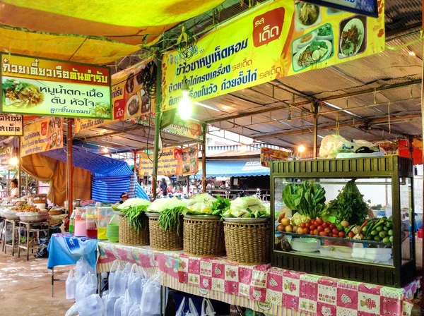 Street market Chaiya, Surat Thani, Thailandia — Foto Stock