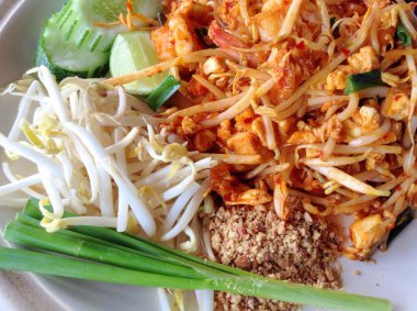 pad Tay, Tay gıda, kızarmış ince erişte ile karides ve soya sosu