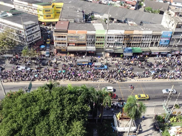 Bangkok, Thailand - January 13, 2014: Unidentified Thai protesters rally from Nonthaburi Pier go to The Government Complex for against Thai government. Millions of Thai people rally from many street — Stock Photo, Image