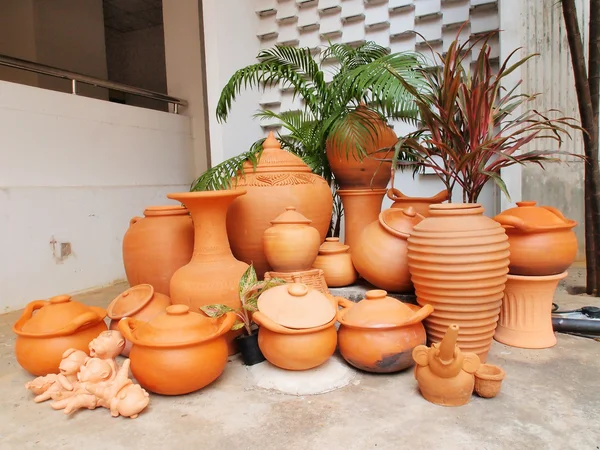 Traditional Pottery Gardening — Stock Photo, Image
