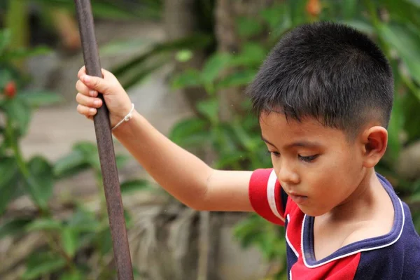 Asian Thai Little Boy Play Backyard — Zdjęcie stockowe